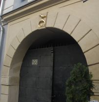 Hauszeichen über dem Portal - 2012