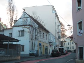 Metahofgasse, rechts Weißeneggerhof - 2015