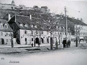 das große Haus in der Mitte - Laukhardt