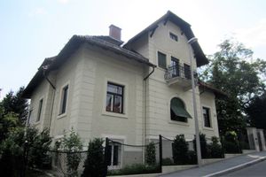 Villa mit Balkongitter von 1911 - 2018