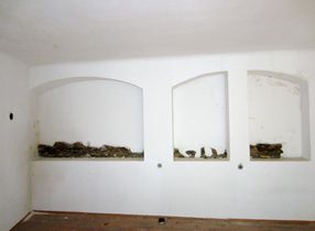 Raum mit Stadtmauer - Foto Laukhardt 2012